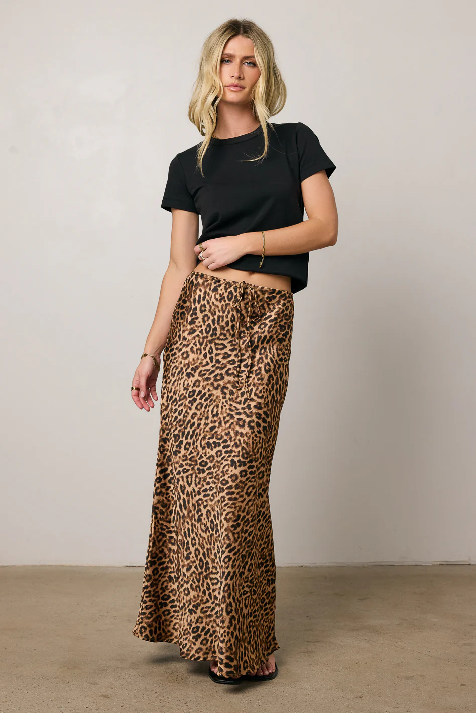 Mckenna T-Shirt in Black - Image 7